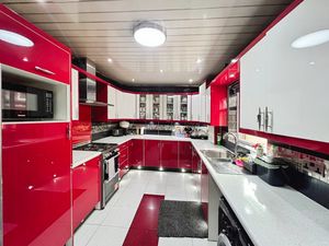 Kitchen- click for photo gallery